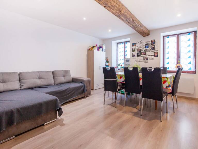 Appartement RDC avec cour plein centre de Belleville — photo 1