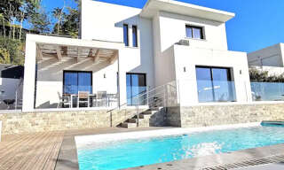 Maison 5 Pièces 140 m² à louer à Vence (06140)