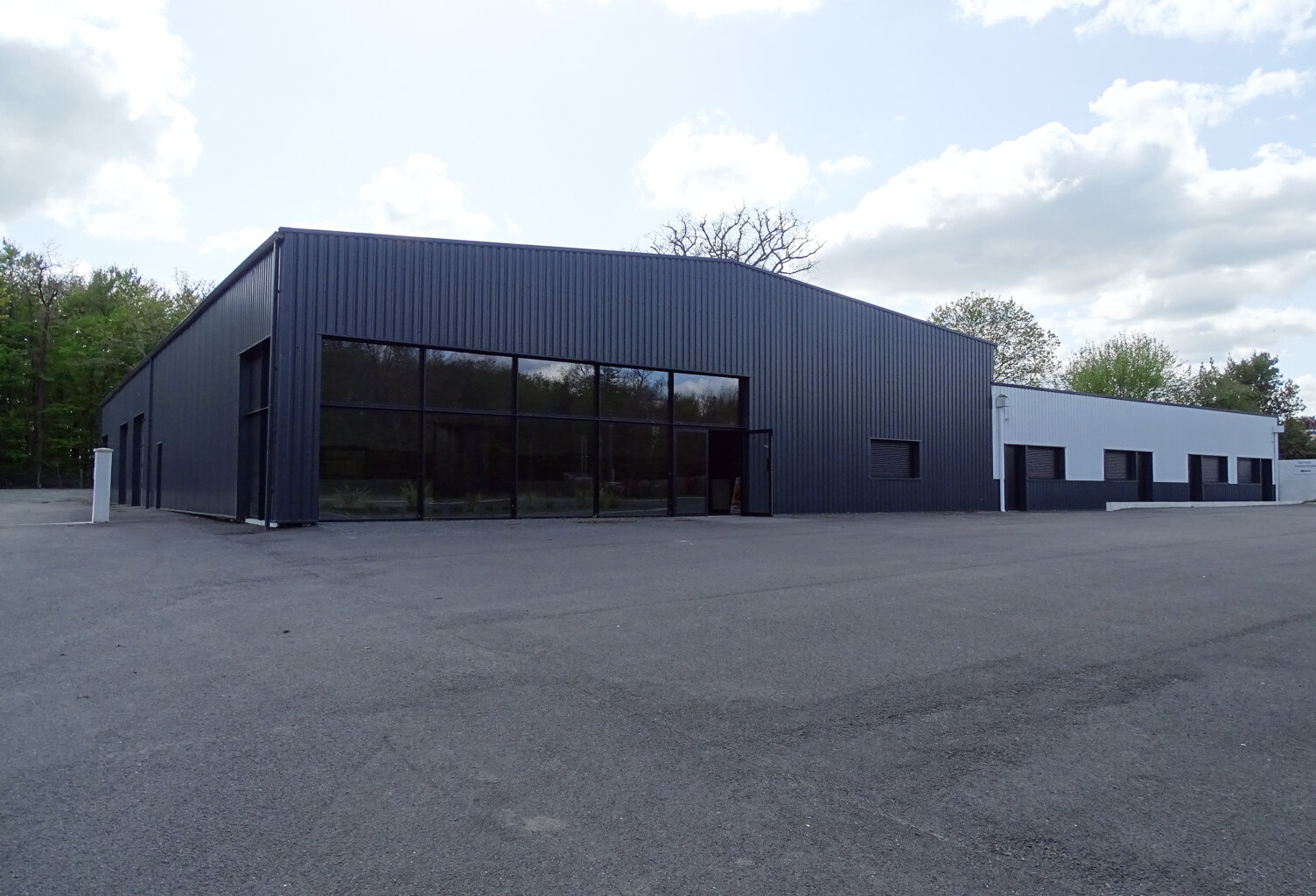 local commercial  — photo 1