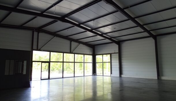 Local d'activit&eacute;s 6 pièces  à louer Chaniers 17610