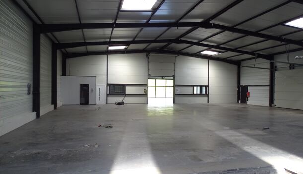 Local d'activit&eacute;s 6 pièces  à louer Chaniers 17610