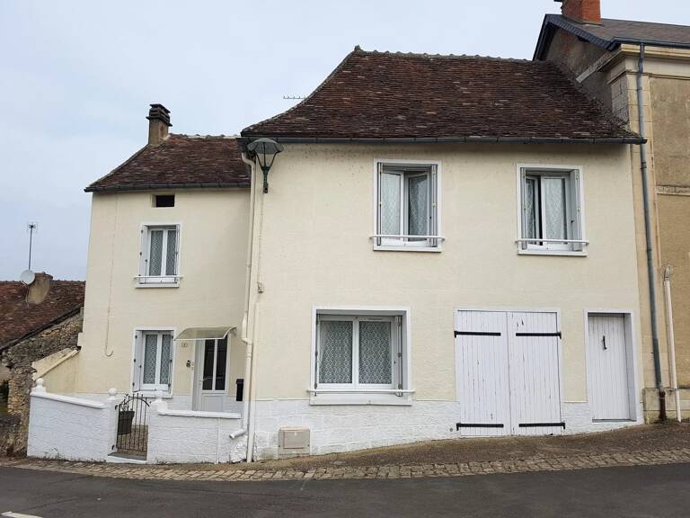 Maison de village avec garage à vendre proche St. Savin 86 — photo 1