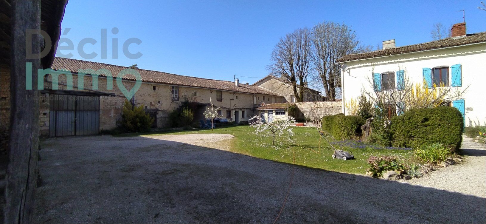 Villa / Maison  T5 à vendre Montjean 16240