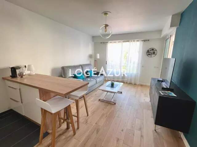 LOCATION SAISONNIÈRE 4 COUCHAGES - GOLFE JUAN PORT - PARKING — photo du bien