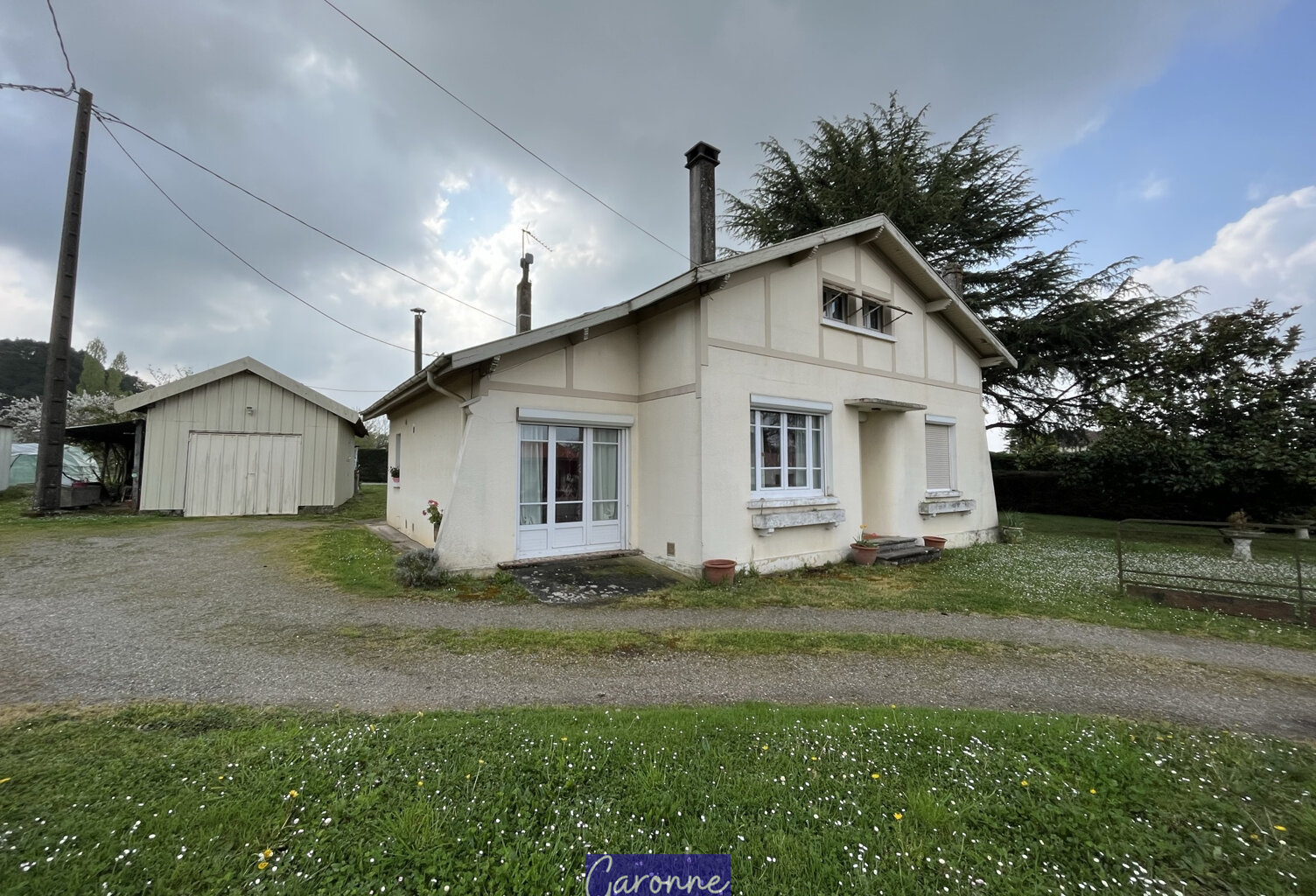 Maison habitable de plain pied avec grand jardin et deux annexes — photo 1