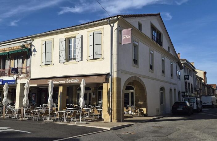 À vendre, Trie sur Baise (Hautes Pyrénées): Maison d'angle et restaurant du 14ème siècle, sur la place d'une bastide, avec appartement de 3 chambres et grenier aménagée en Loft — photo 3