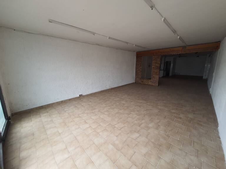 Local commercial — photo 1