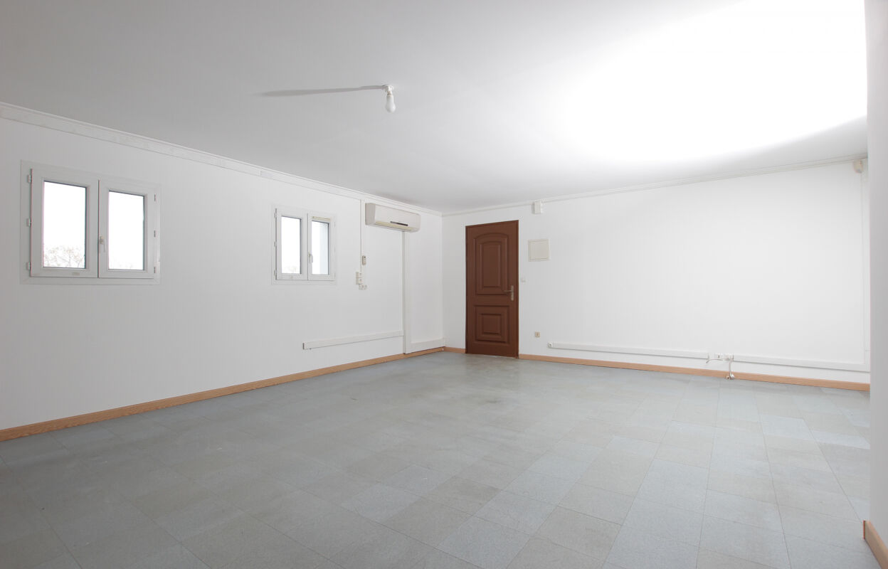 bureau  pièces 120 m2 à vendre à Aigues-Mortes (30220)