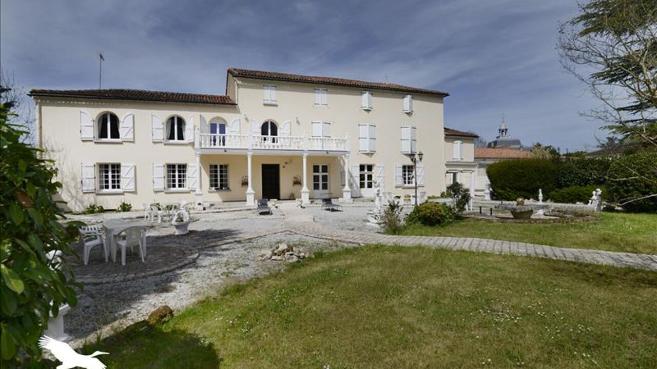 maison 12 pièces 519 m2 à vendre à La Rochefoucauld-en-Angoumois (16110)