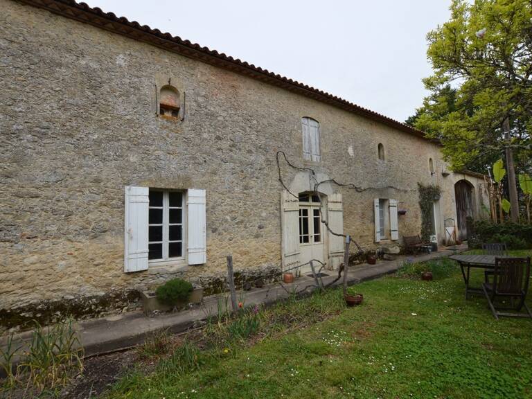 Bel ensemble en pierre — photo 1
