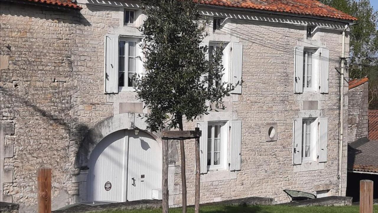 maison 6 pièces 140 m2 à vendre à Saint-Amant-de-Boixe (16330)