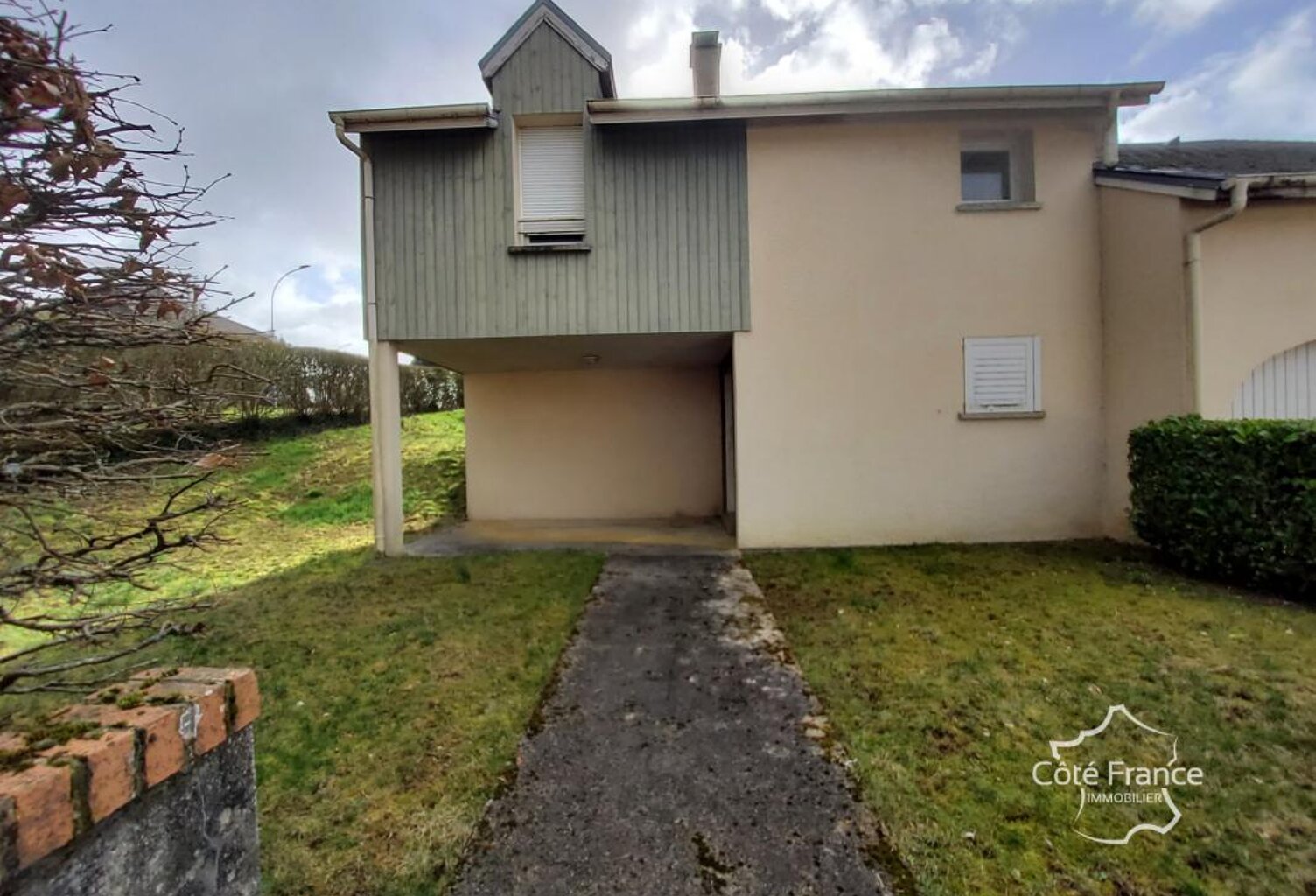 Maison six chambres, double garage, terrain 556m2 — photo 1