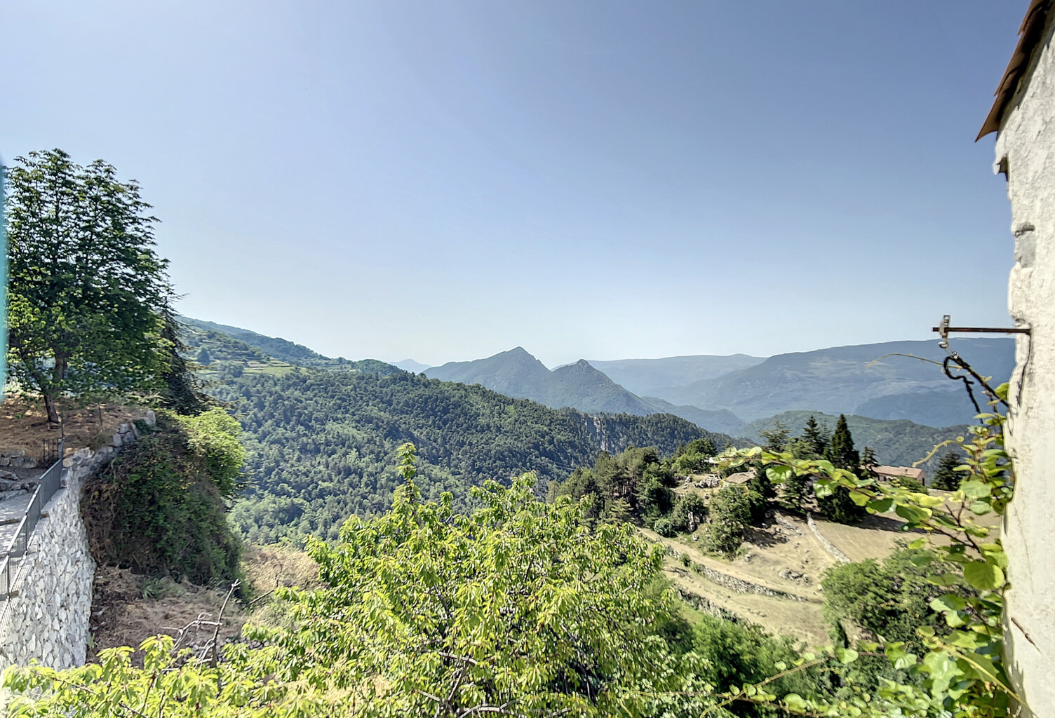 MAISON DE VILLAGE - TOUDON - VUE PANORAMIQUE — photo 1