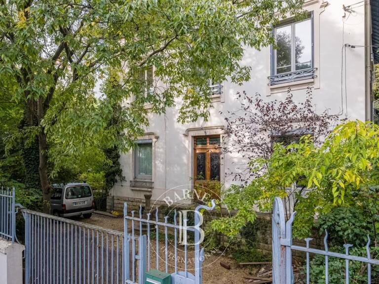 Lyon 3 - Montchat - Vaste Maison Bourgeoise - Terrain de 1137 m² - 11 Pièces - 7 Chambres — photo 1