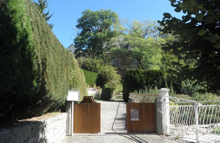 LOZERE splendide hotel particulier -dont potentiel hébergements à développer- avec cette magnifique gentilhommière dans l'arrière pays ! — photo 3