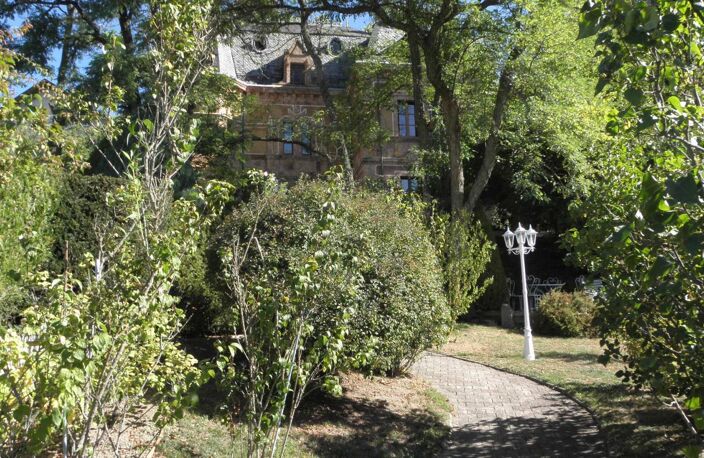 LOZERE splendide hotel particulier -dont potentiel hébergements à développer- avec cette magnifique gentilhommière dans l'arrière pays ! — photo 5