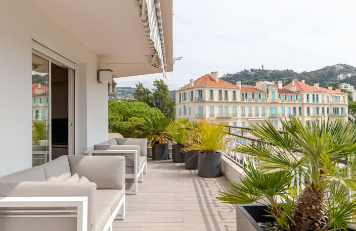 SUPERBE APPARTEMENT - 3 PIECES - DERNIER ETAGE - MONTFLEURY — photo 2