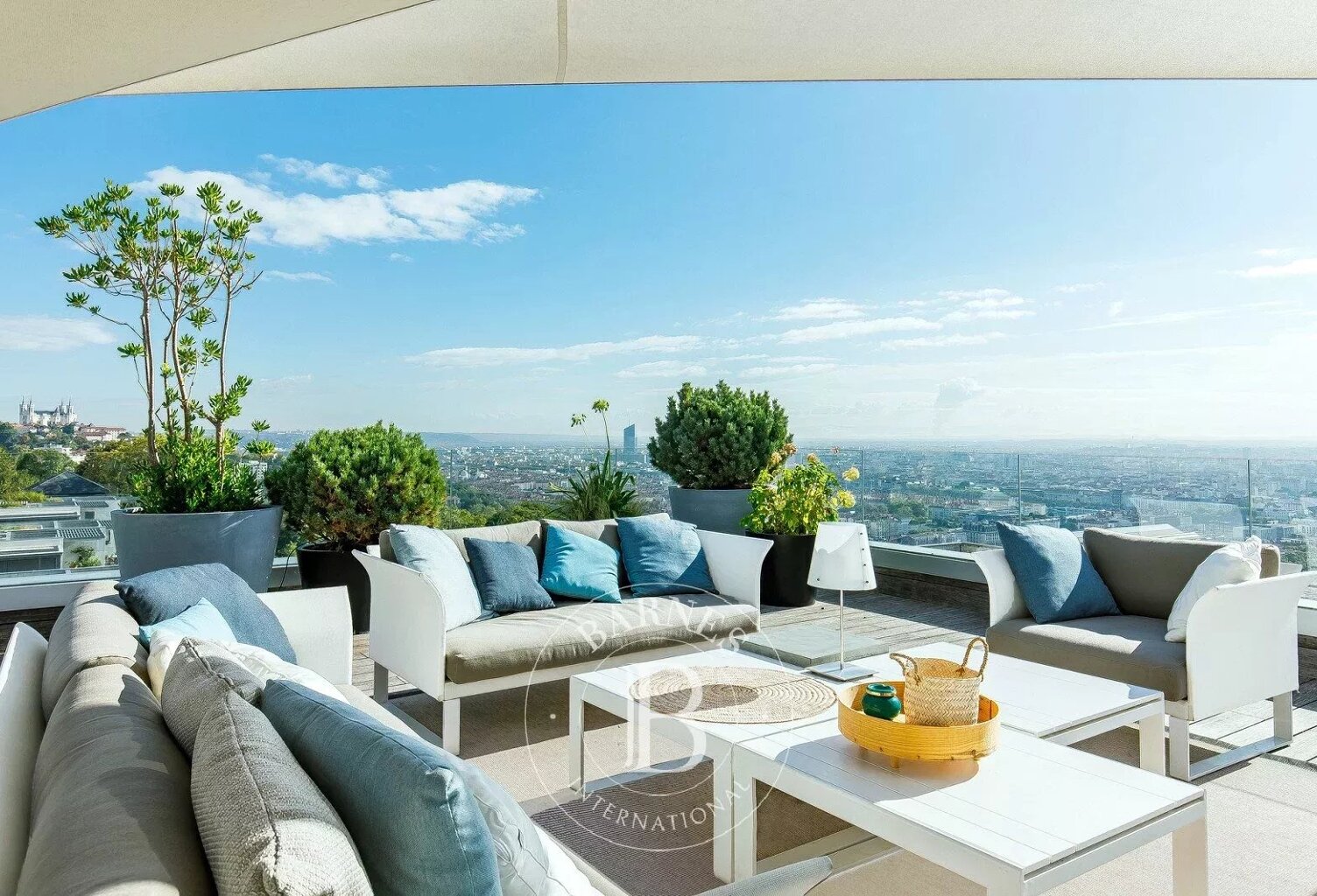Lyon 5 - Debrousse - Penthouse de 174 m² - Terrasse de 380 m² avec piscine - 3 Chambres — photo 1