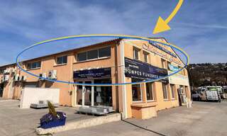 Commerce  144 m² à louer à Montauroux (83440)