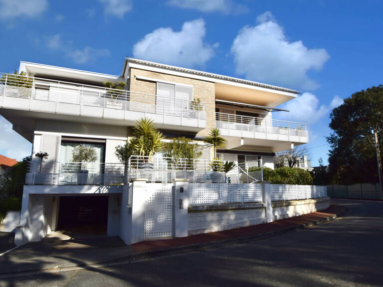 EXCLUSIVITÉ  PONTAILLAC APPARTEMENT 119 M2 PROXIMITÉ PLAGE E — photo 1