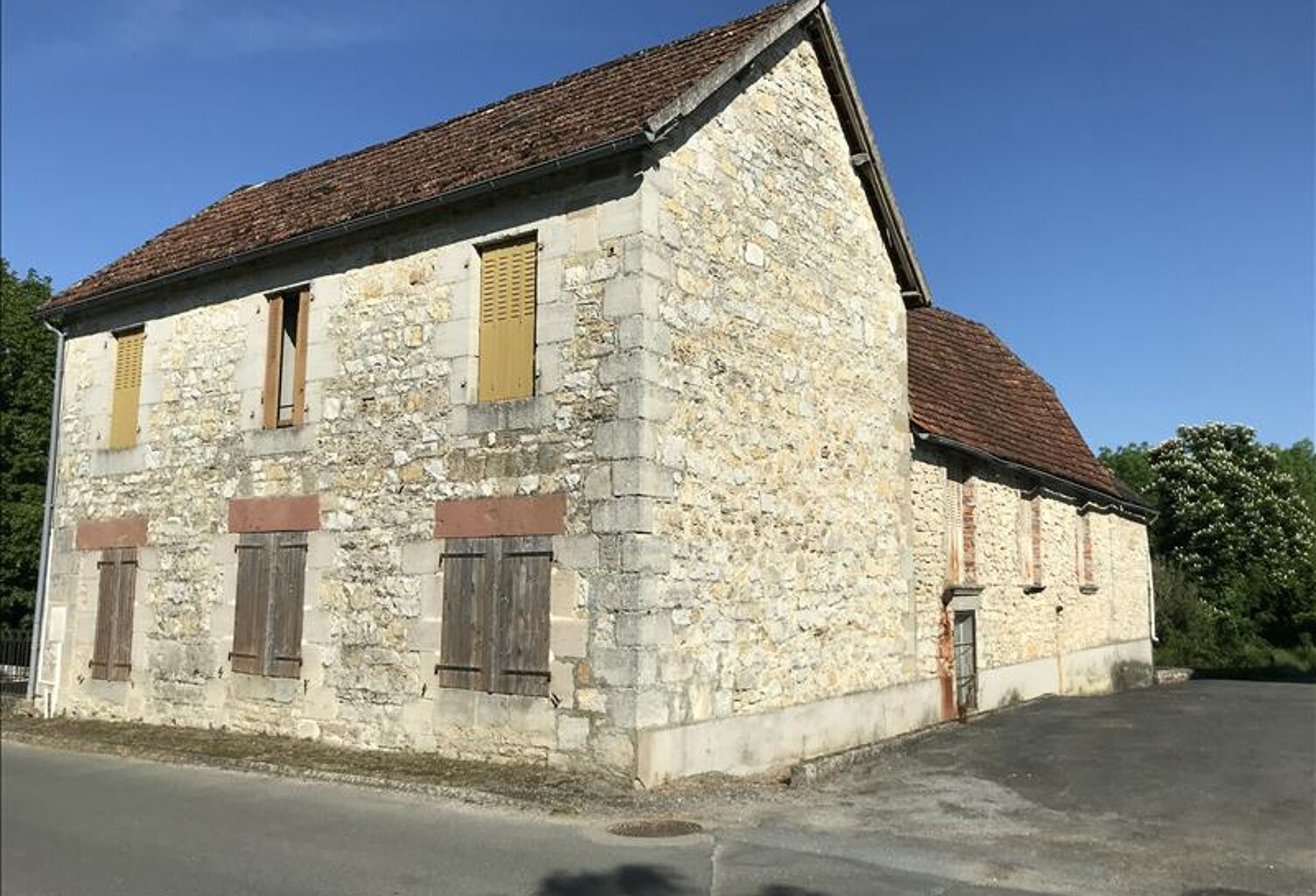 Maison de bourg de 10 pièces principales — photo 1