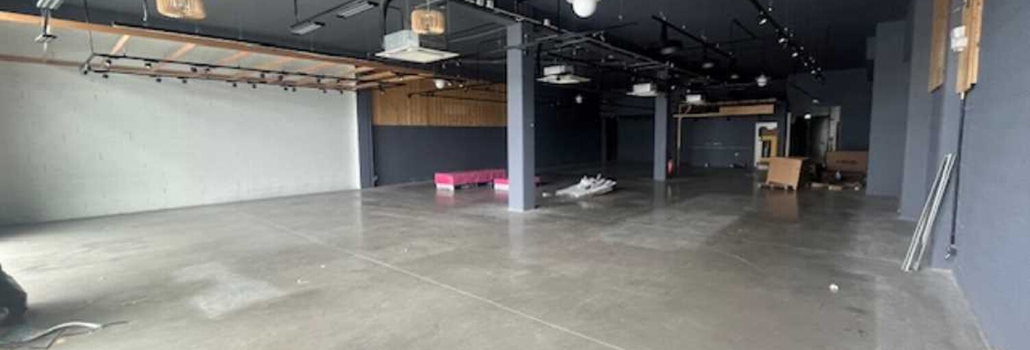 Commerce  921 m² à louer à Quimper (29000)