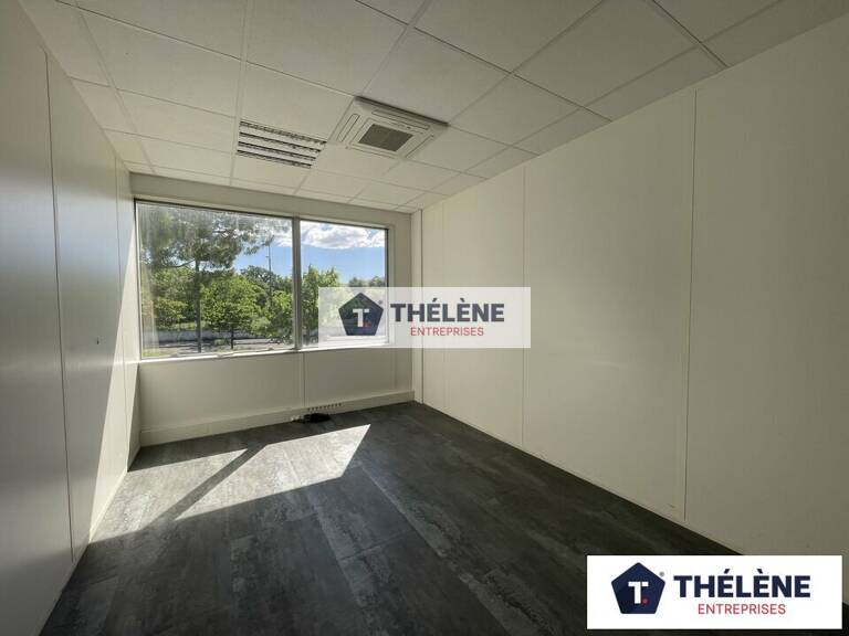 BUREAUX à LOUER — photo 1