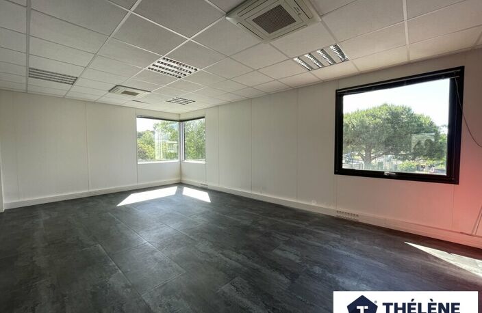 BUREAUX à LOUER — photo 2