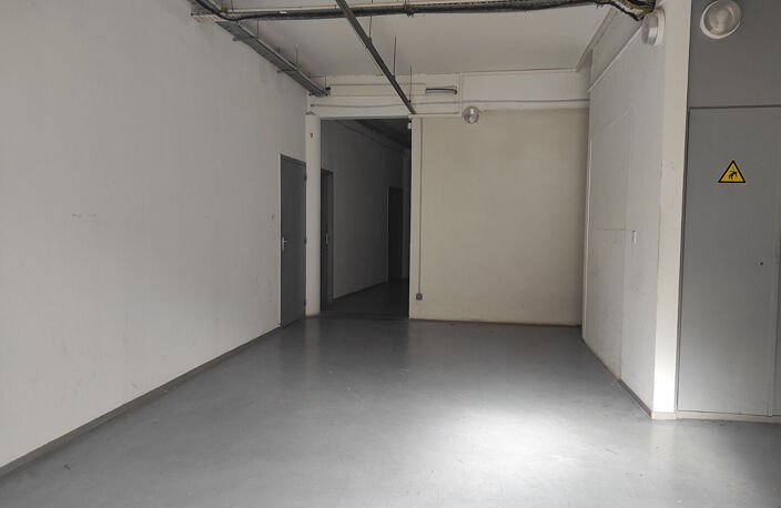 A vendre Bureaux N°11: 40 m2 loué à Bruges — photo 2