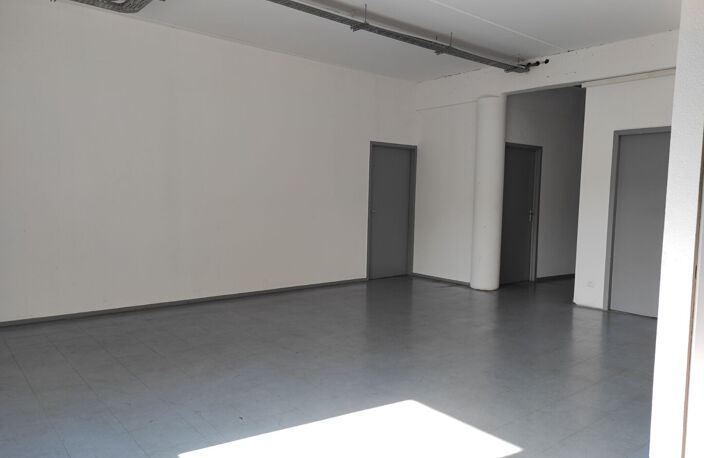 A vendre Bureaux N°11: 40 m2 loué à Bruges — photo 4