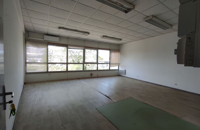 A vendre Bureaux N°15 de 35 m2 à Bruges — photo 2