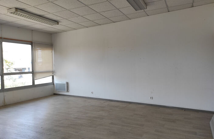 A vendre Bureaux N°15 de 35 m2 à Bruges — photo 3