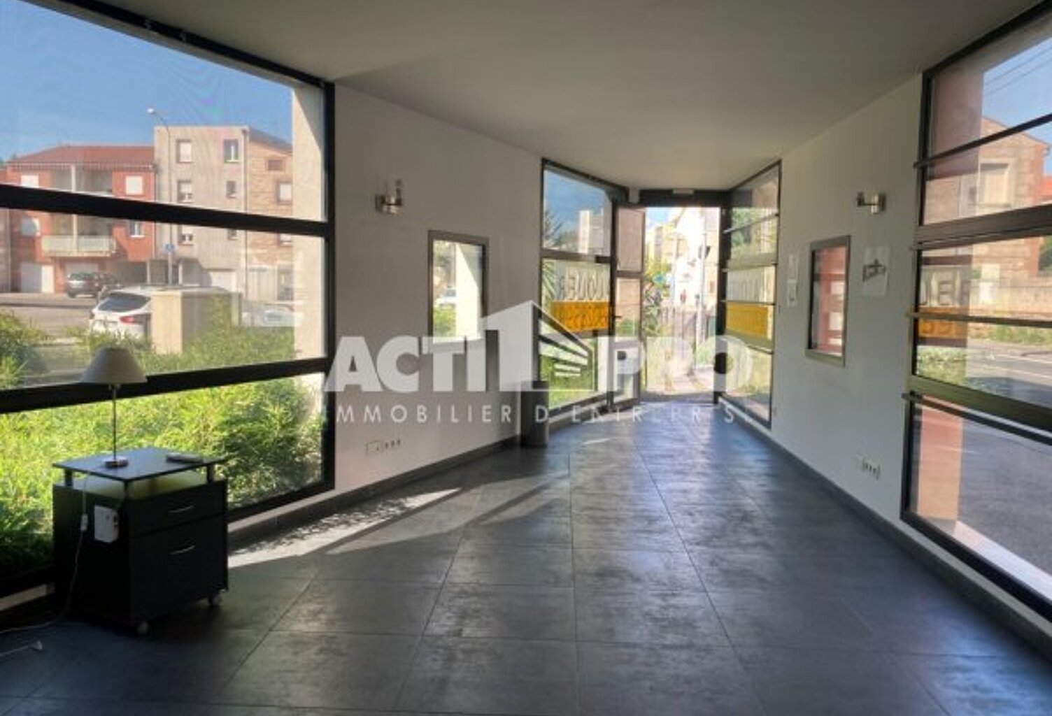 Bureaux à louer — photo 1