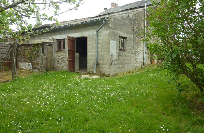 À Saint-Sornin-La-Marche, maison de village à rénover — photo 2