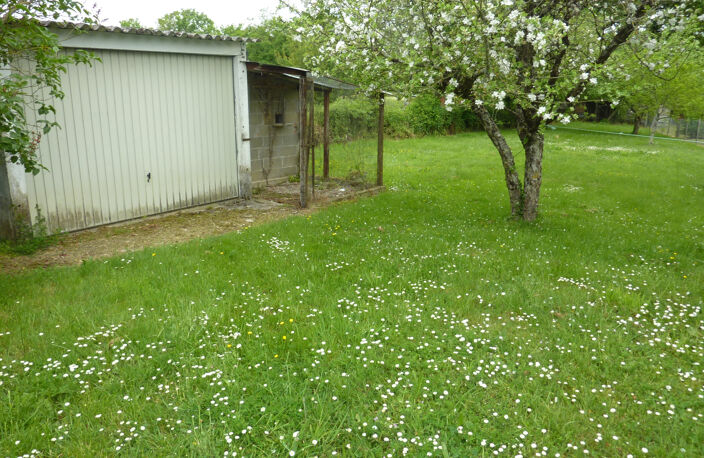 À Saint-Sornin-La-Marche, maison de village à rénover — photo 3