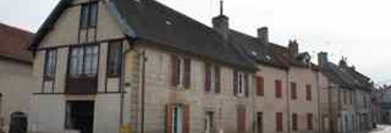 Maison 8 Pièces 180 m² à vendre à Le Donjon (03130)