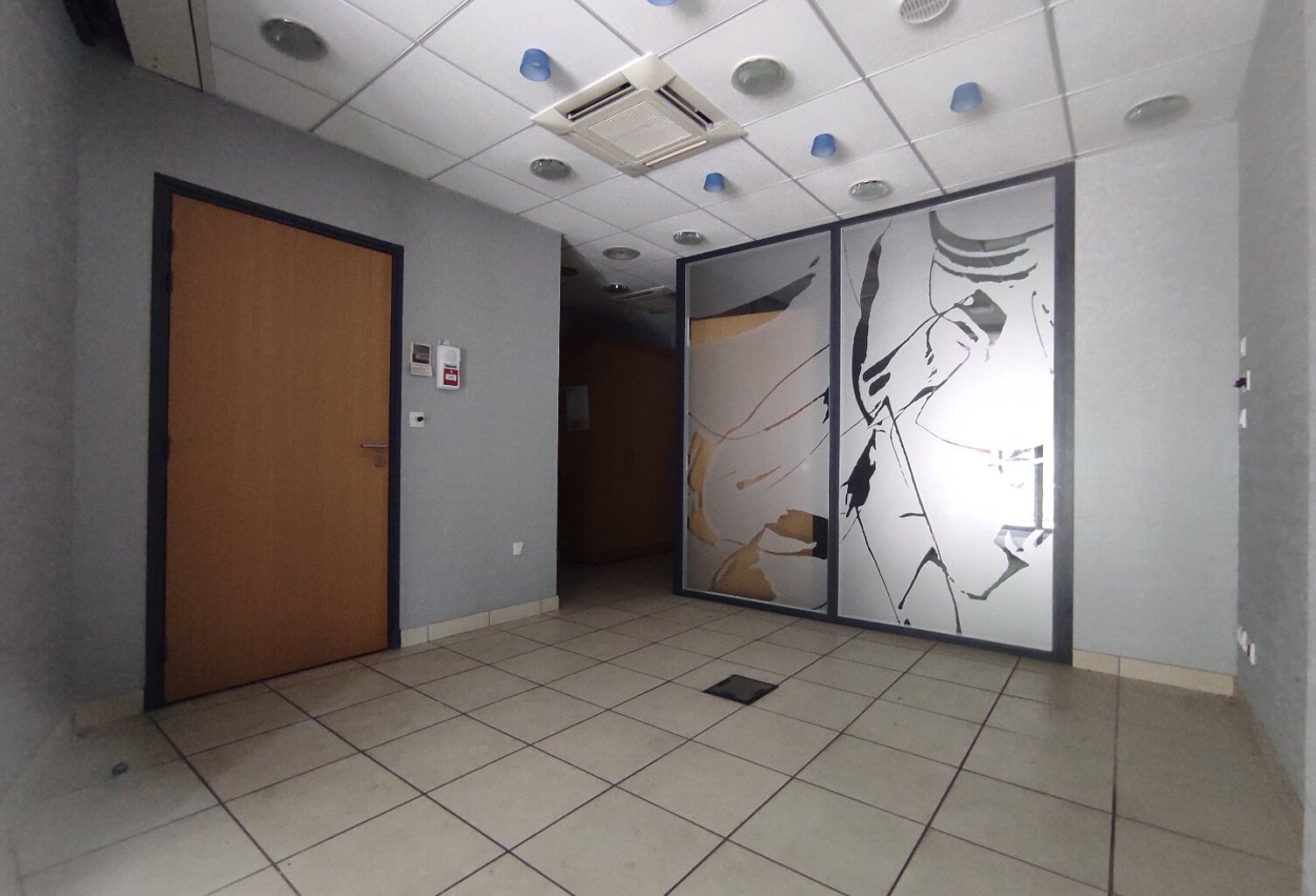 Local commercial — photo 1