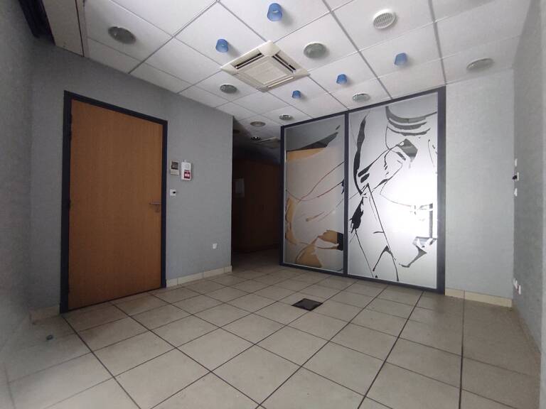 Local commercial — photo 1