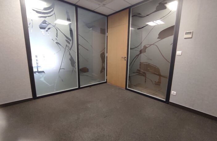 Local commercial — photo 2