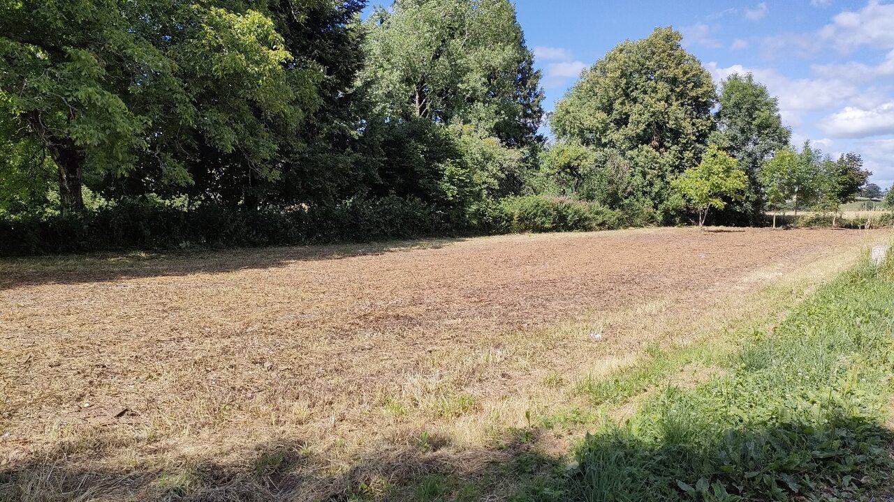 terrain  pièces 1110 m2 à vendre à Montsalvy (15120)