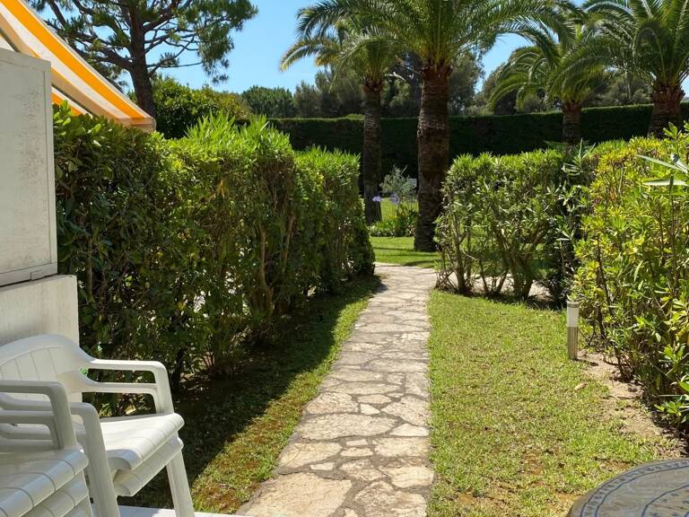 APPARTEMENT EN RDJ - COPROPRIETE AVEC PISCINE — photo 1
