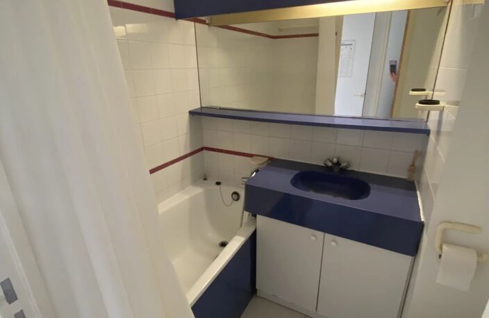 APPARTEMENT EN RDJ - COPROPRIETE AVEC PISCINE — photo 3