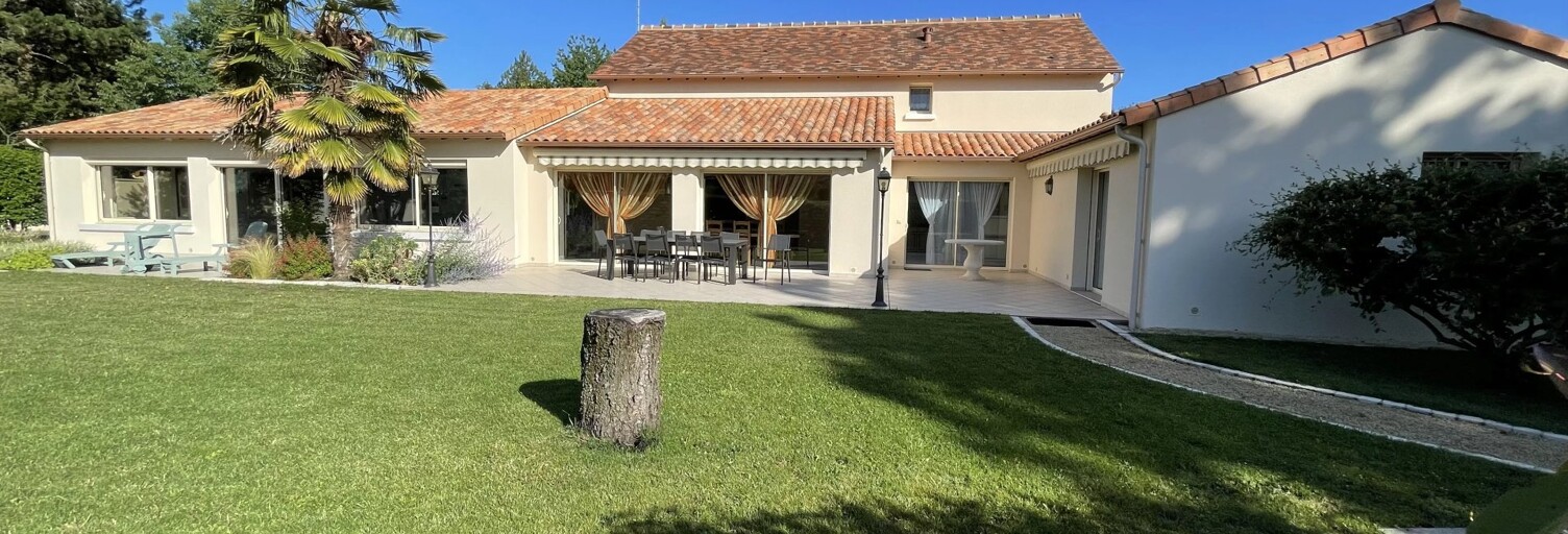 Maison 7 Pièces 411 m² à vendre à Neuville-de-Poitou (86170)