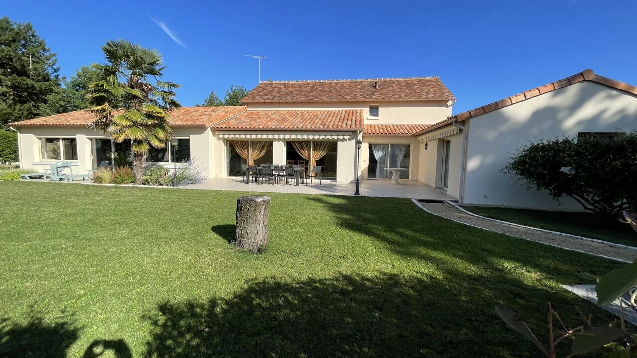 maison 7 pièces 411 m2 à vendre à Poitiers (86000)