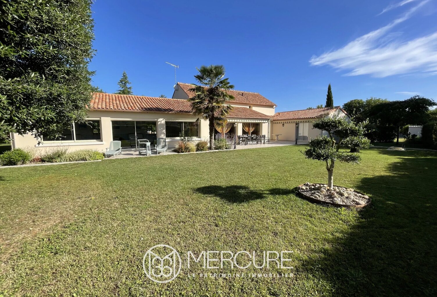 VILLA AVEC PISCINE COUVERTE ET ASCENSEUR — photo 1