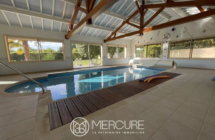 VILLA AVEC PISCINE COUVERTE ET ASCENSEUR — photo 2