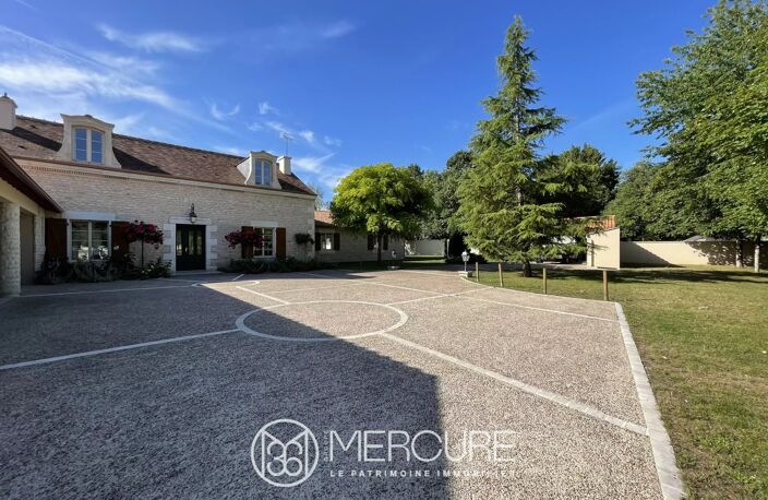 VILLA AVEC PISCINE COUVERTE ET ASCENSEUR — photo 3