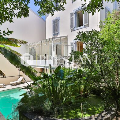 Maison 8 pièces 6700 €