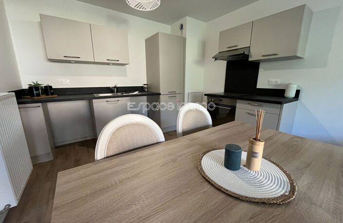 APPARTEMENT T4 SECURISE AVEC TERRASSE, CAVE ET DOUBLE BOX - NOTRE DAME DE BONDEVILLE - 109.10 m² — photo 3