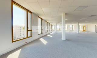 Bureau  1926 m² à louer à Villeurbanne (69100)